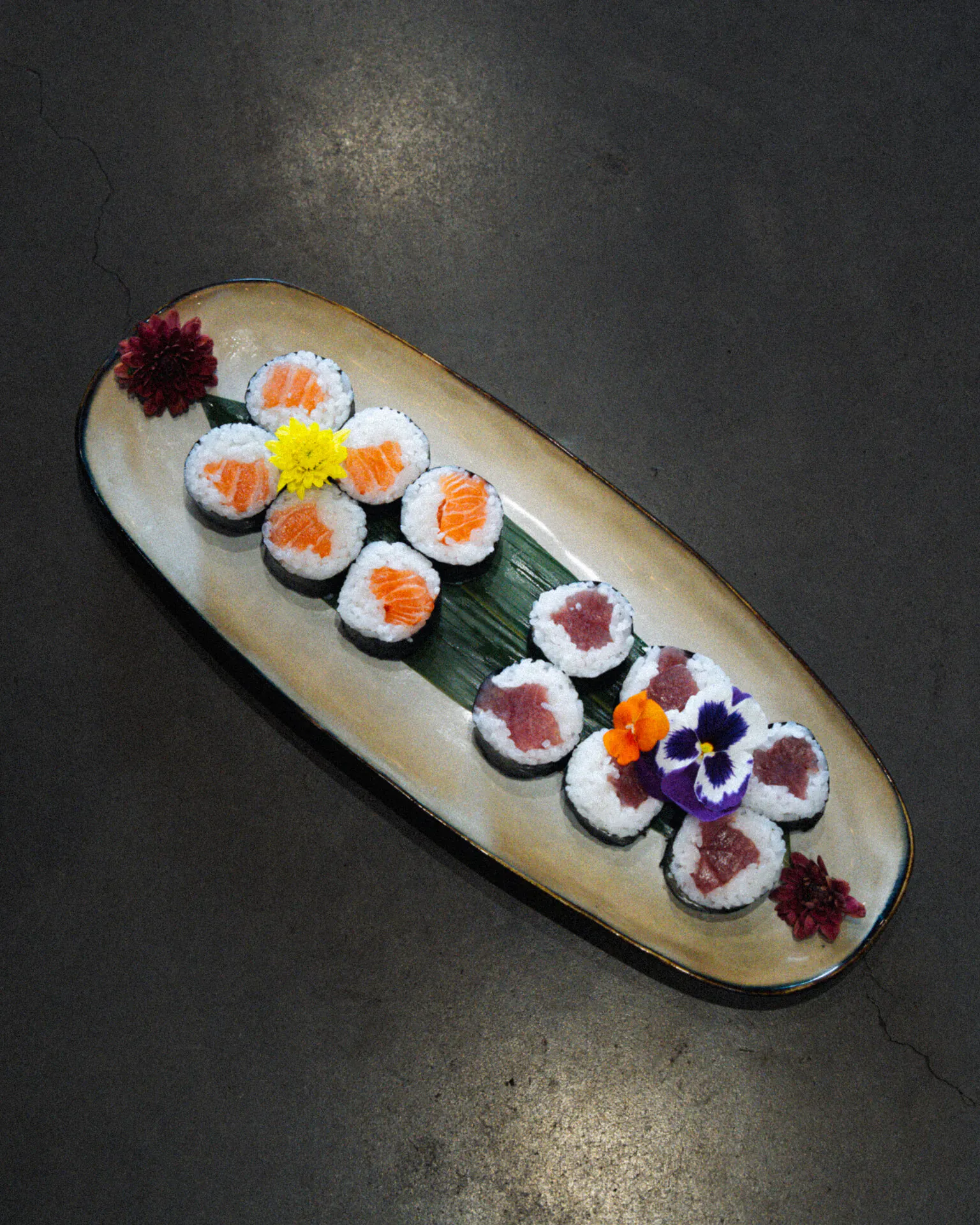 Saumon ultra-frais découpé pour sushi artisanal