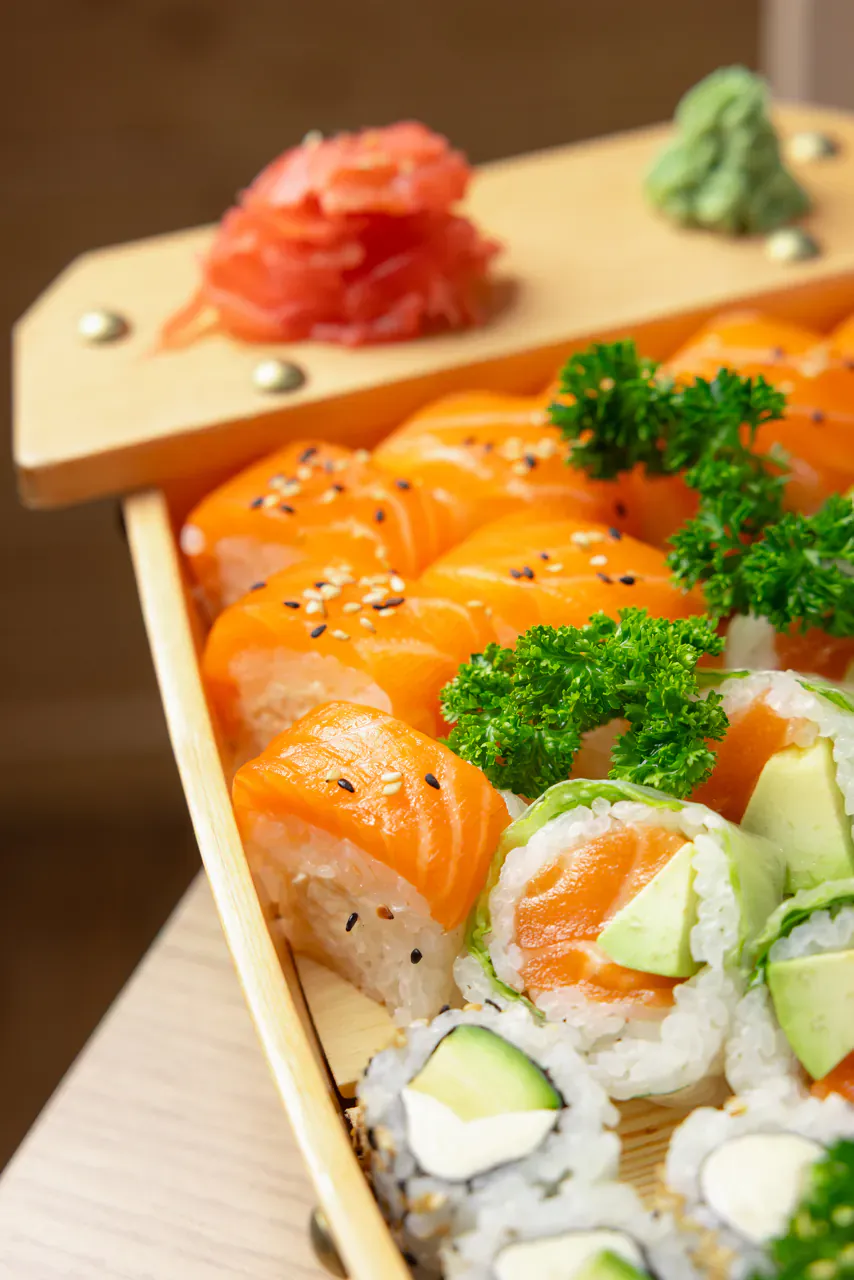 Bateau de sushis pour une grande tablée chez Sushi & Nem Bateau de sushis pour une grande tablée chez Sushi & Nem