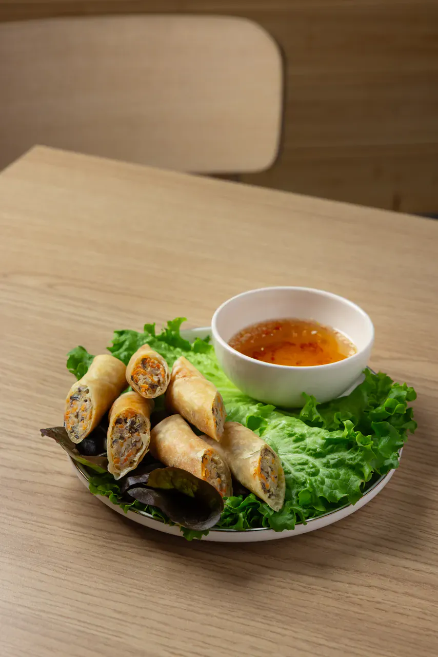 Nems dorés servis en entrée chez Sushi & Nem à Thonon