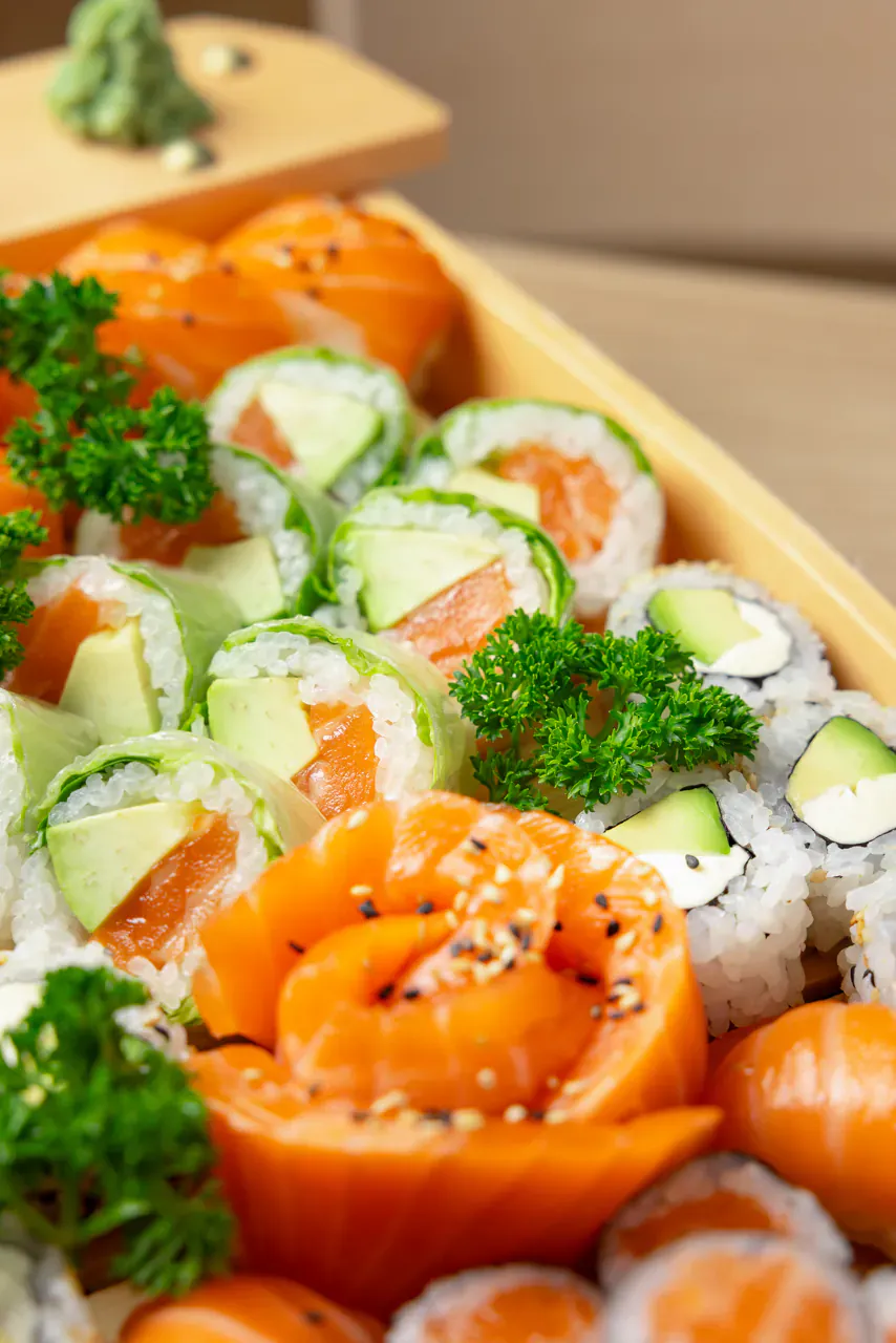 Plateau de sushis, makis et californias à partager chez Sushi & Nem