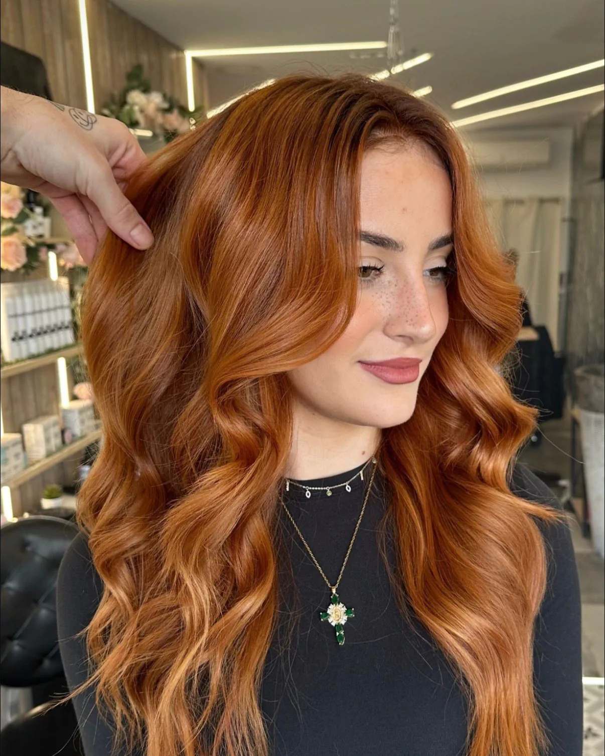 Cuivré intense orangé, longueurs ondulées