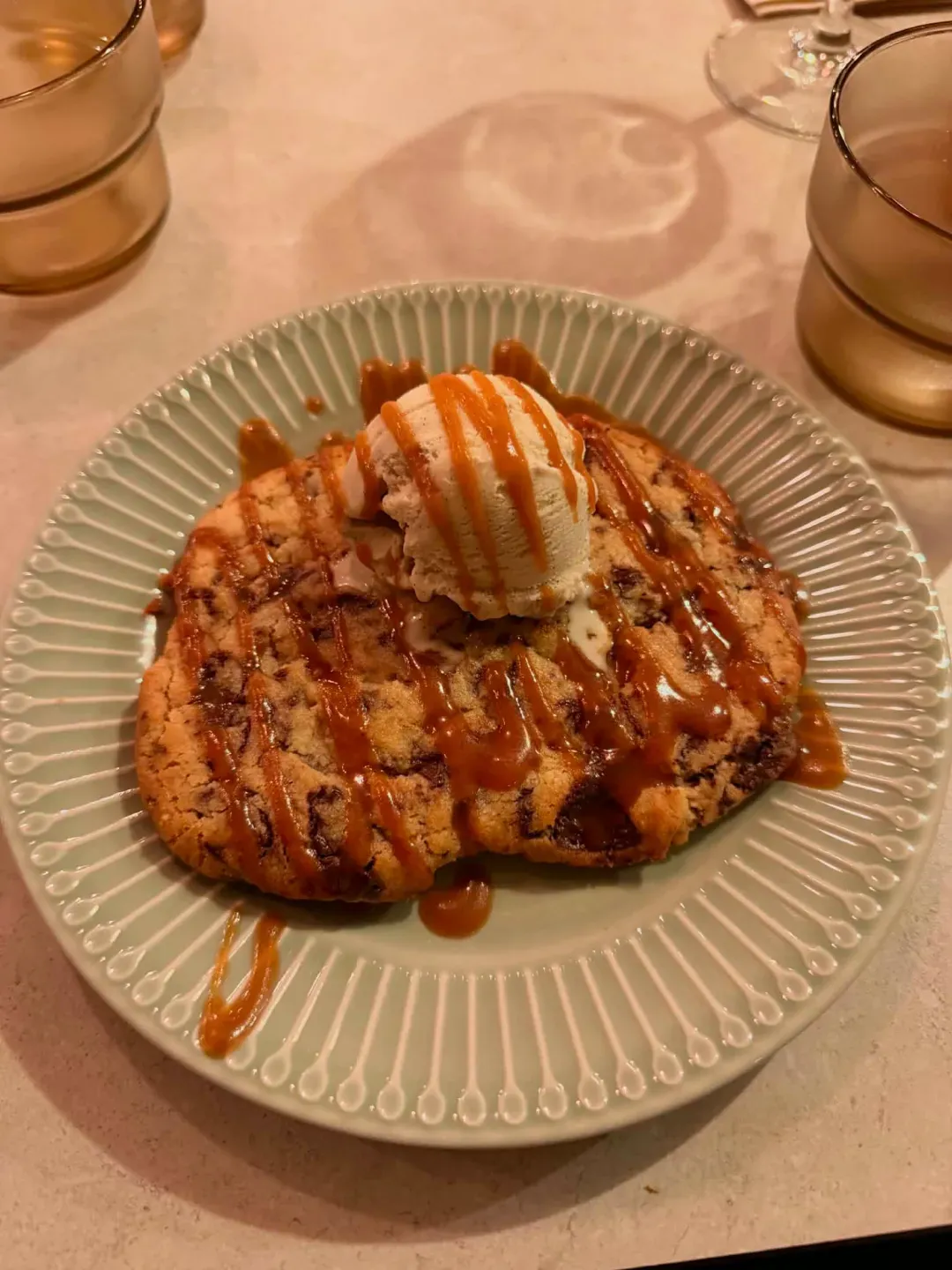 Le cookie indécent, glace vanille et caramel beurre salé