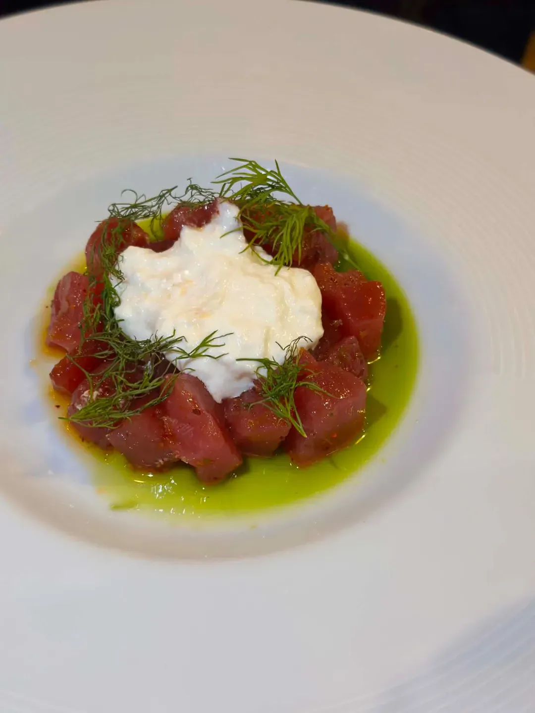 Tartare de thon rouge, stracciatella, piment d'Espelette et zeste de citron