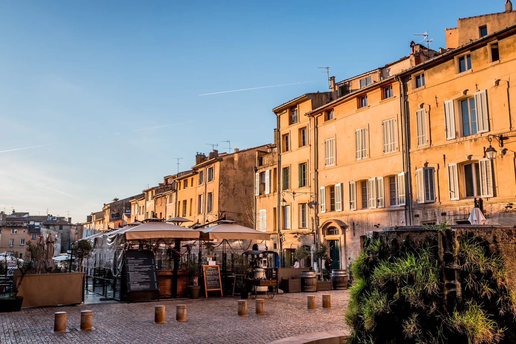 Place des Cardeurs, Aix-en-Provence, terrasses et café