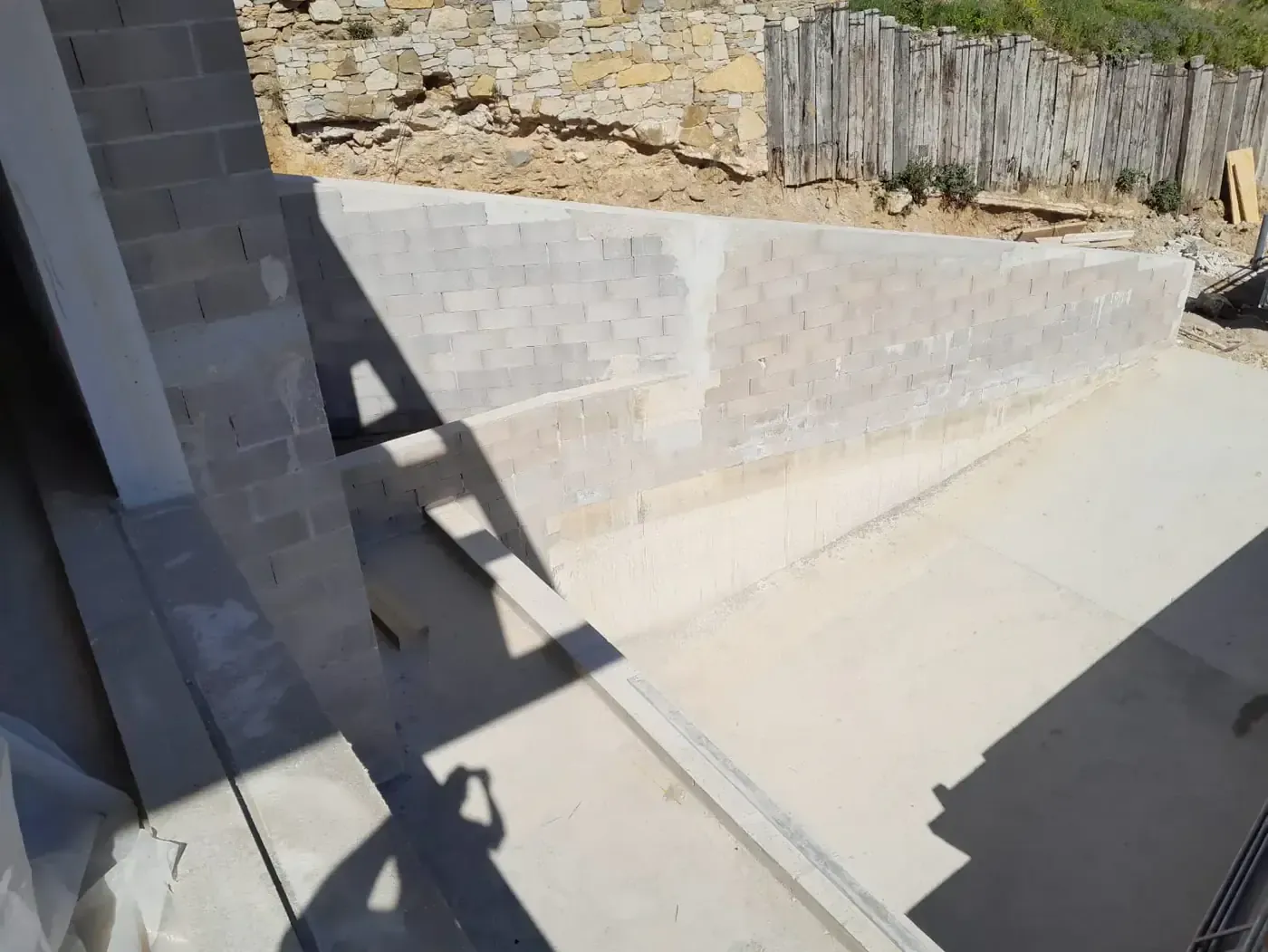 Entrée du garage en sous-sol — construction d'une villa à La Ciotat (13)