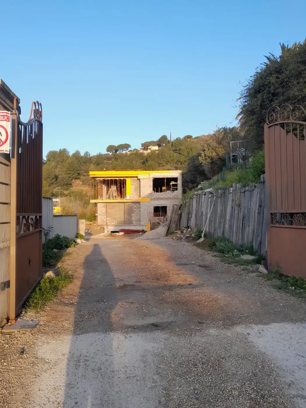 Portail d'entrée — construction d'une villa à La Ciotat (13)