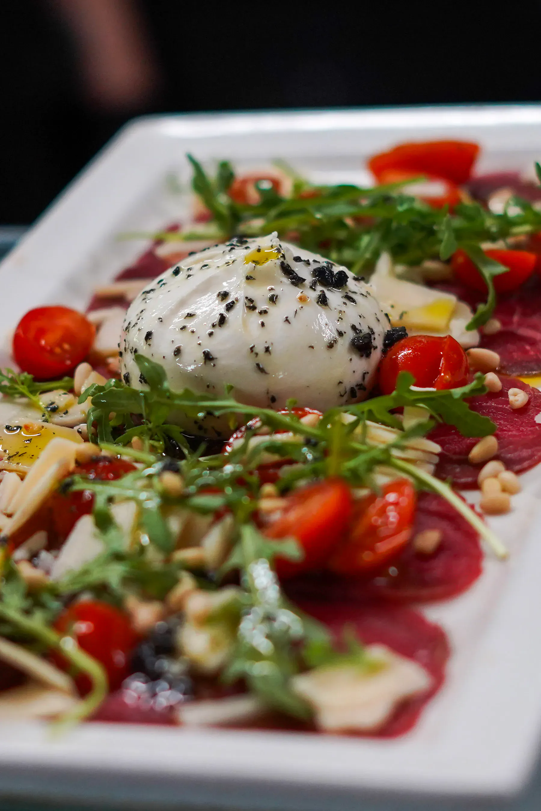 Carpaccio de bœuf et burrata à la truffe au Millésime