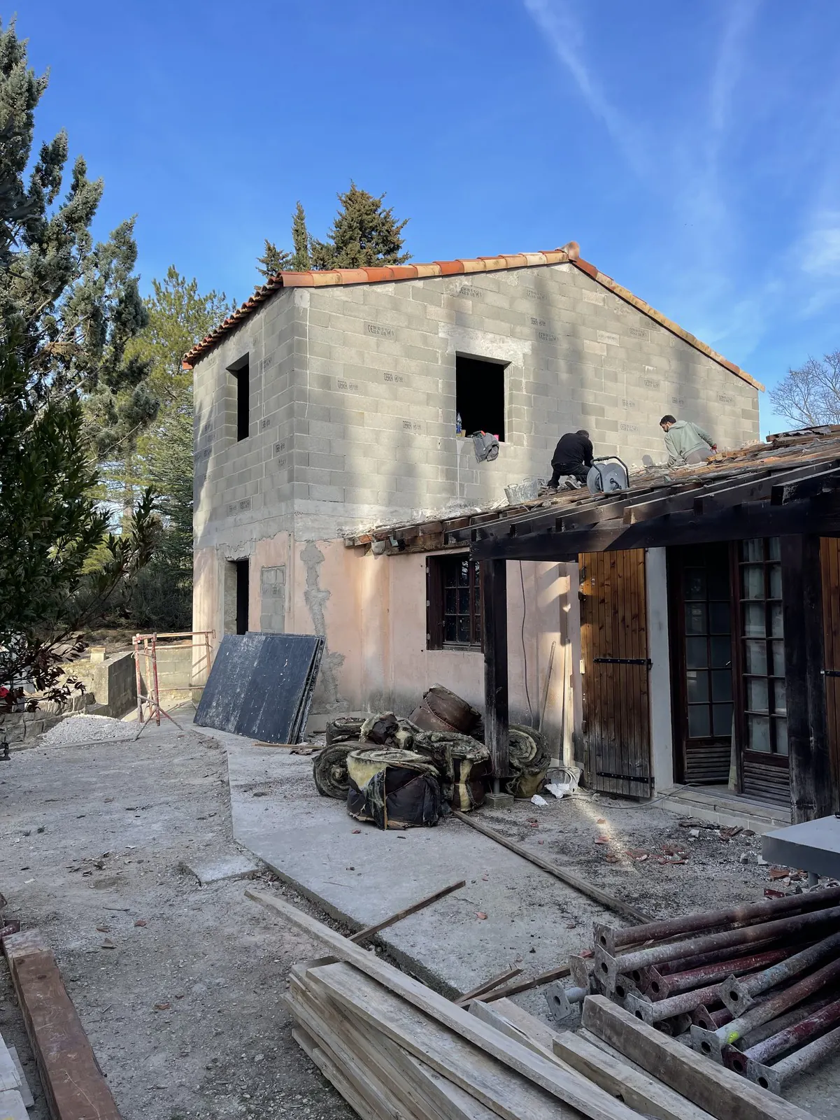 Montage de l'étage en parpaing
