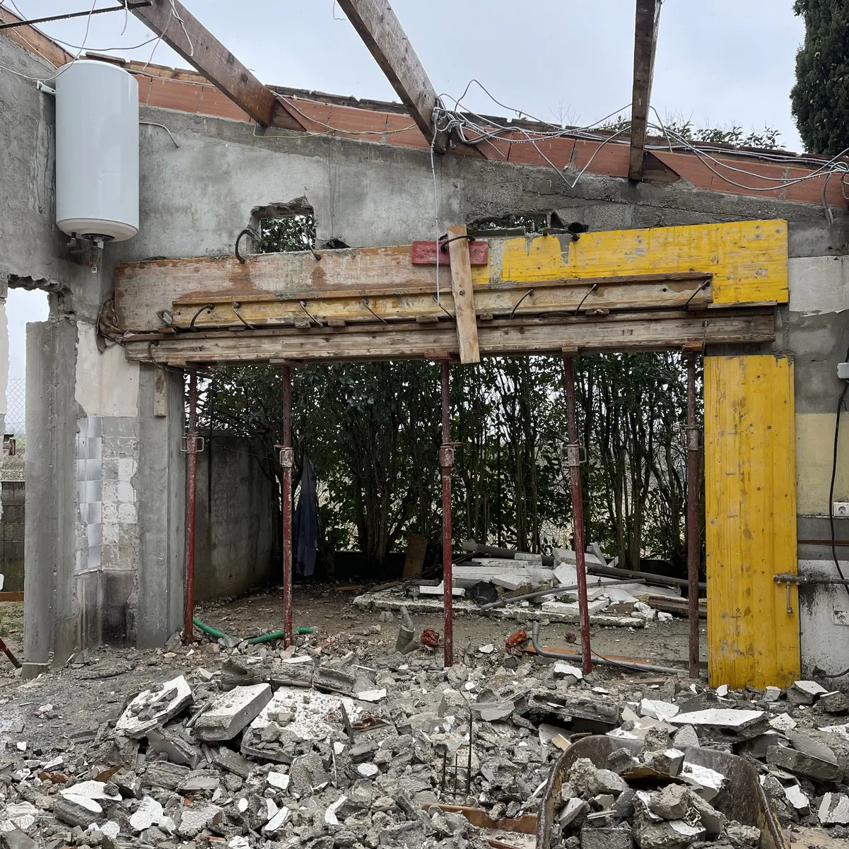 Ouverture d'un mur porteur sous étaiement, Pourrières