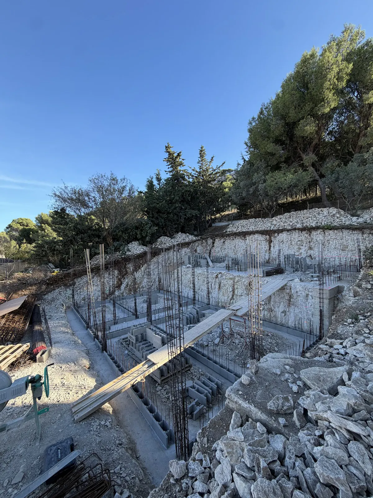 Semelles ferraillées dans les fouilles