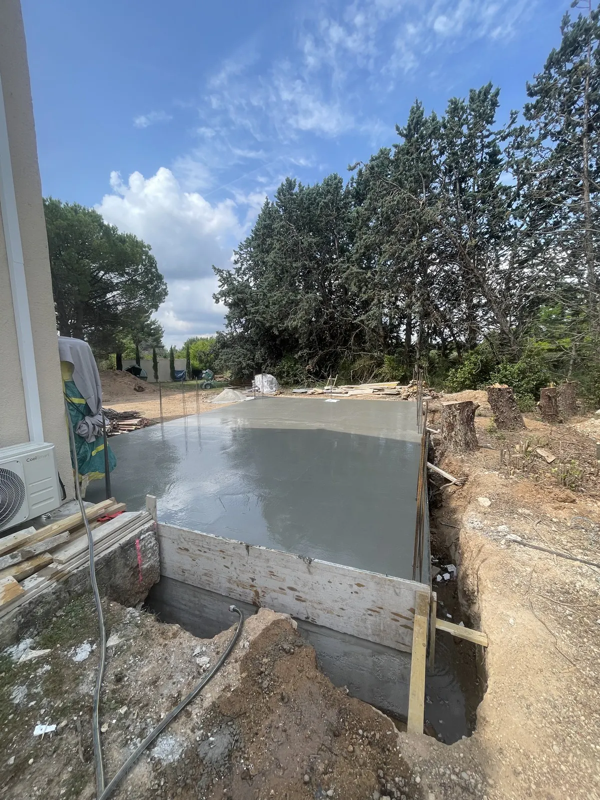 Plancher coulé de l'extension