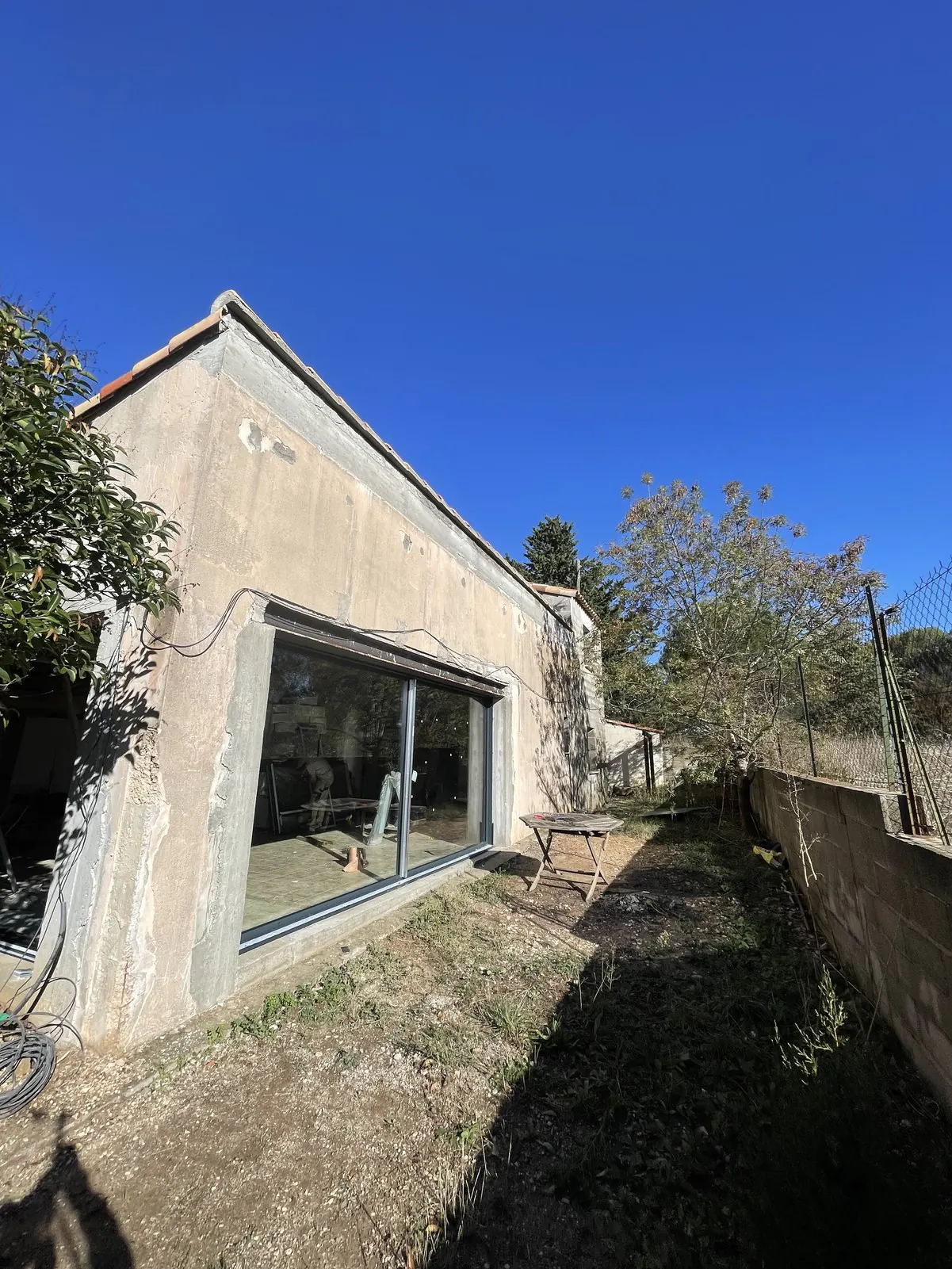 Façade avec sa nouvelle baie vitrée