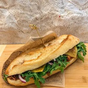 Sandwich Bœuf effiloché — pain baguette