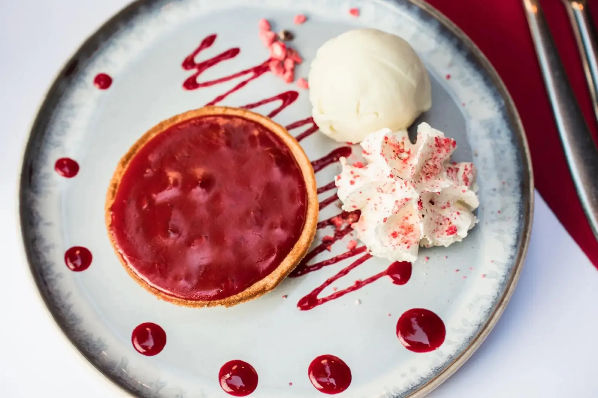 Tartelette aux pralines roses, glace verveine