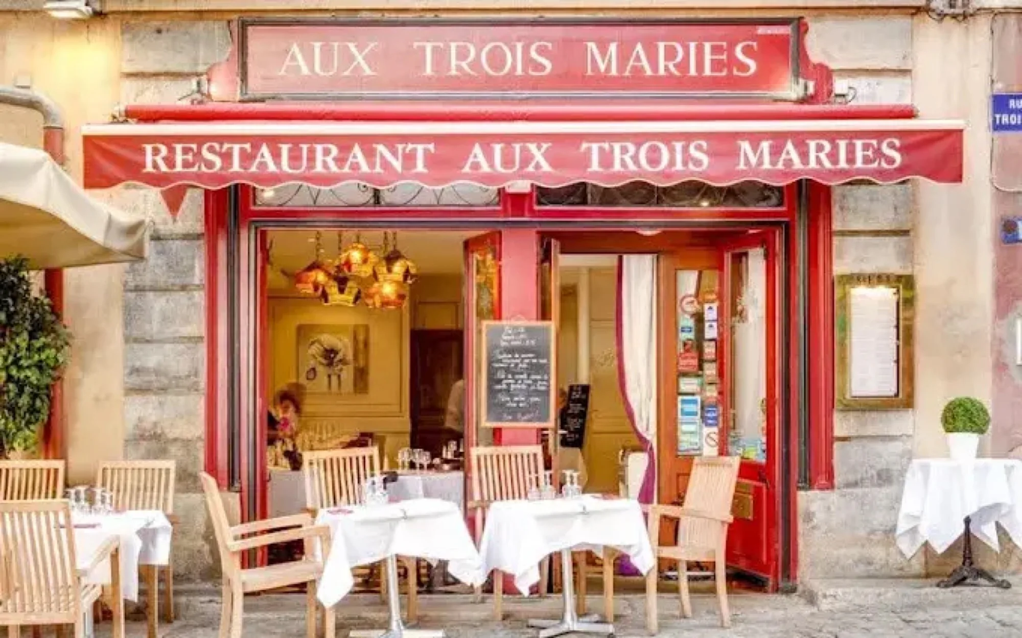 La devanture du restaurant, rue des Trois-Maries
