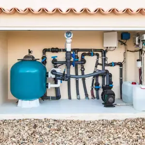 Système de filtration de piscine avec pompe, filtre et plomberie contrôlé lors d'un dépannage