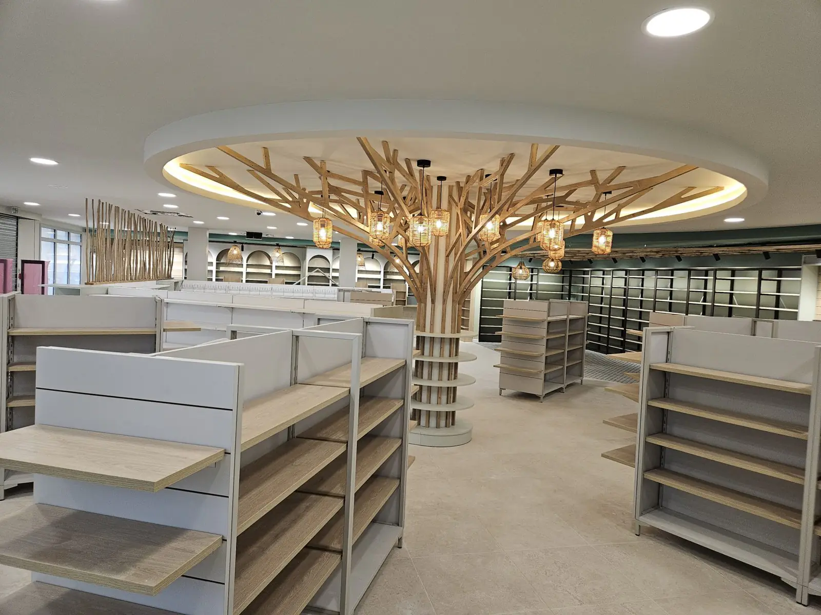 Éclairage d'une pharmacie neuve