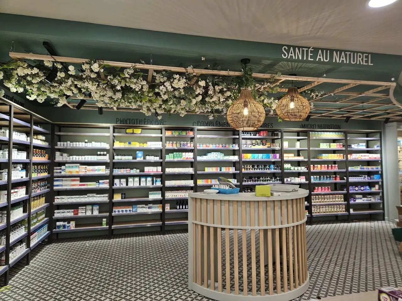 Pharmacie équipée et éclairée