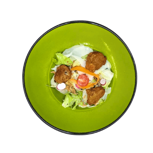 Salade hivernale, spécialité maison du restaurant Le Saint Martin, cuisine française à Saint-Martin-en-Haut