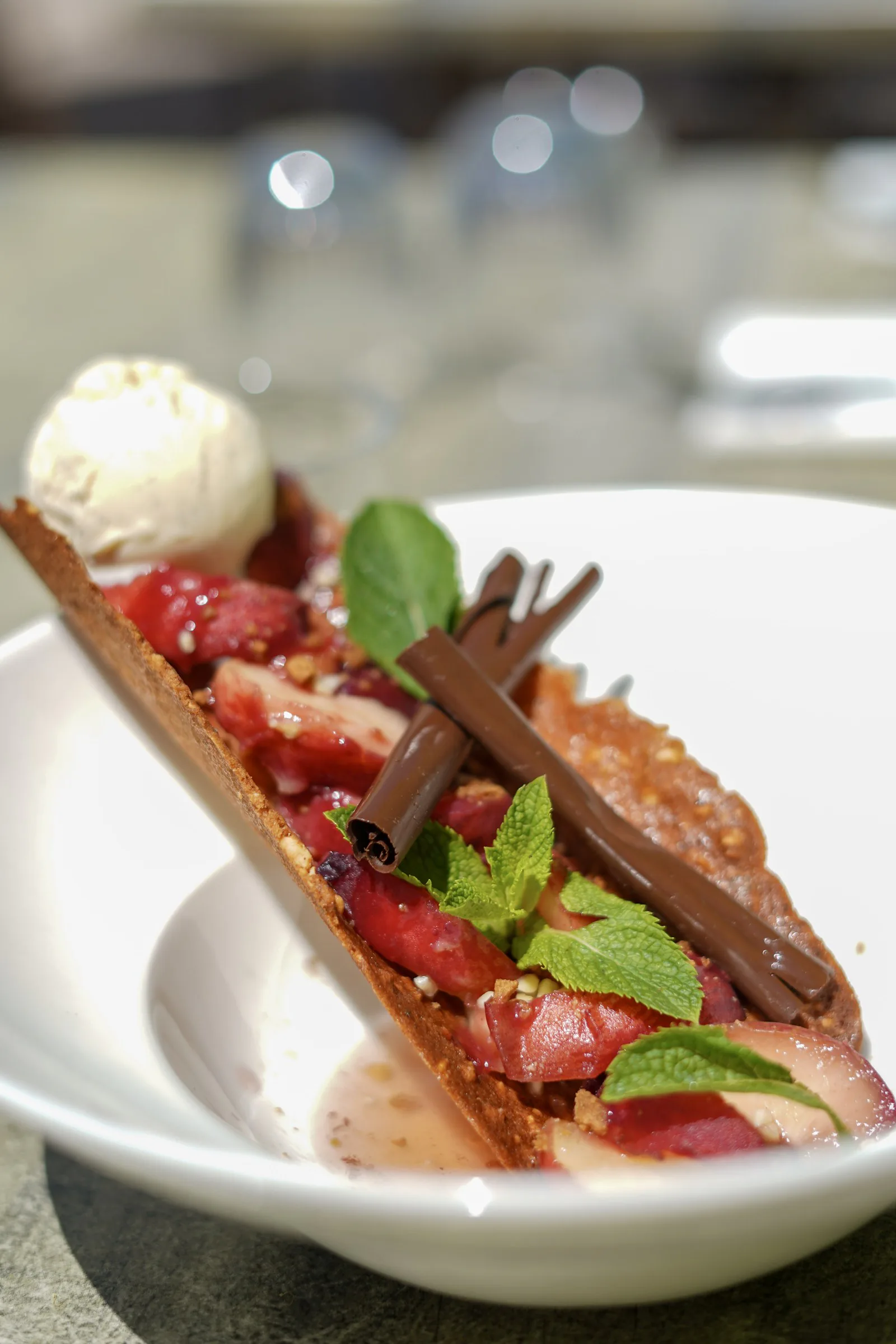 Dessert maison chocolat et framboise, brunch du dimanche au restaurant le Saint Martin