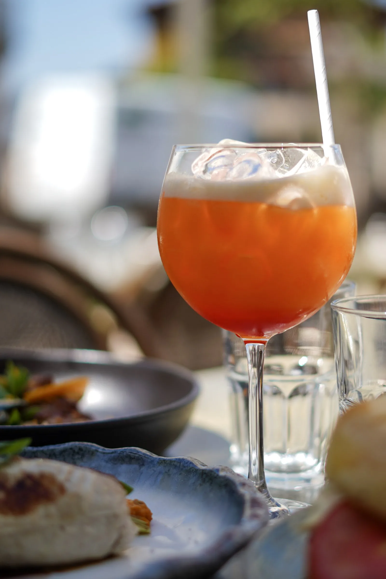 Cocktail spritz servi sur la terrasse du restaurant Le Saint Martin