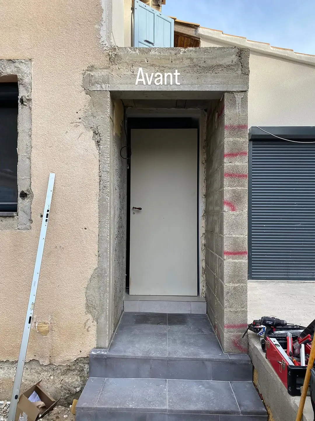 Avant : Installation porte d'entrée