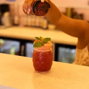 Touche finale sur une limonade fraîche