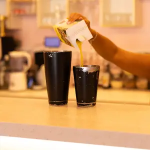 Préparation d'une boisson au comptoir