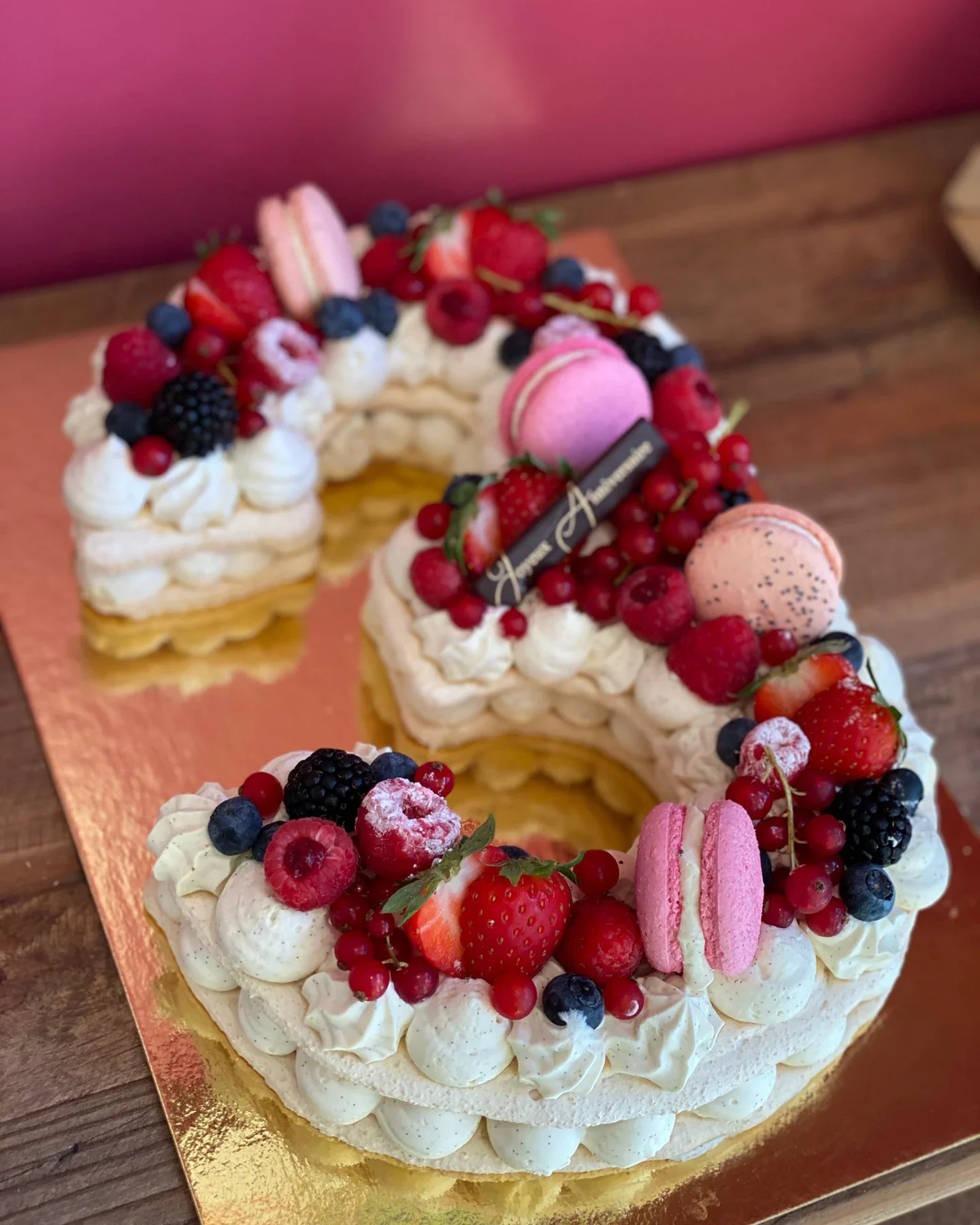 Number cake en macarons, chiffre personnalisé pour anniversaire