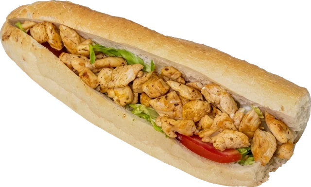 Sandwich baguette au poulet grillé, salade verte et tomate, préparé à la commande le dimanche