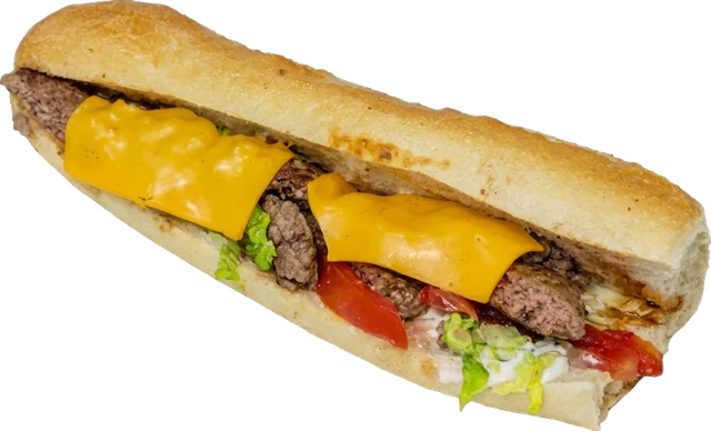 Sandwich baguette au steak haché, cheddar fondu, tomate et salade, à petit prix rue de Chanterac