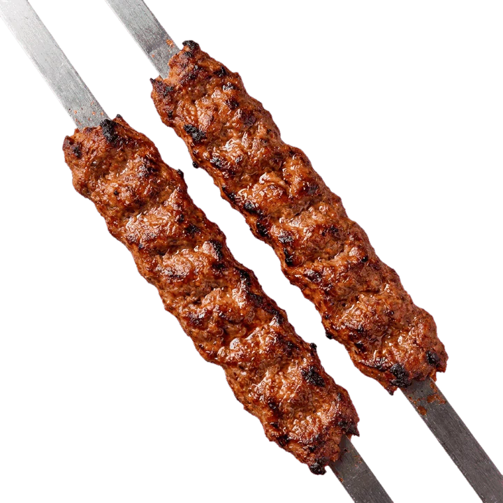 Deux brochettes d'adana grillées