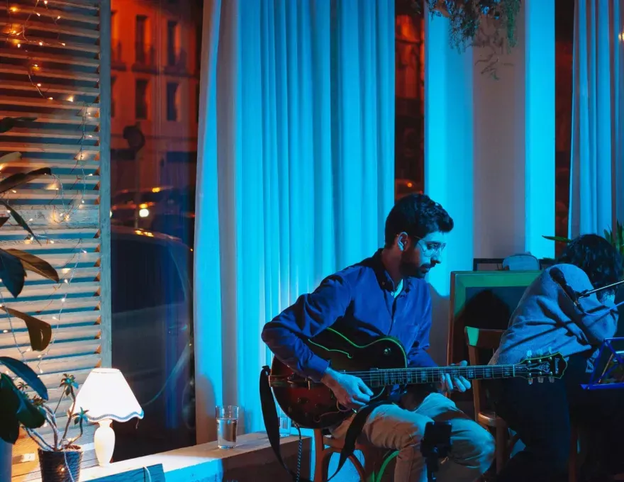 Ambiance apéro & afterwork du soir Brasserie Blum Marseille