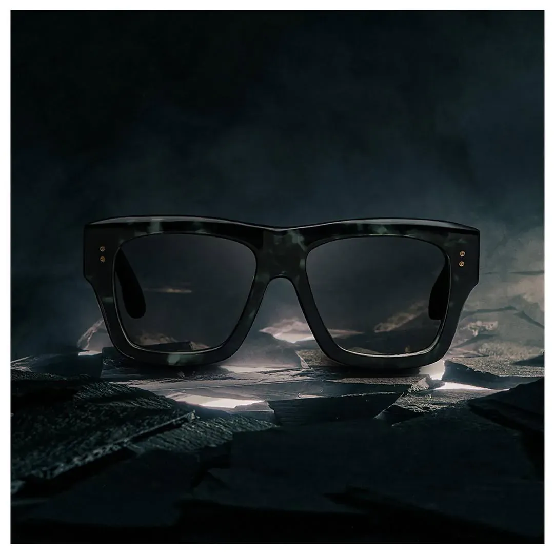 Lunettes de soleil à monture épaisse écaille de tortue foncée, esprit acétate japonais