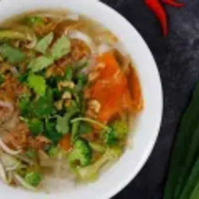Soupe de pâtes de riz (ou nouilles) végétarienne