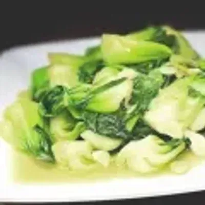 Chou bok choy sauté à l'ail